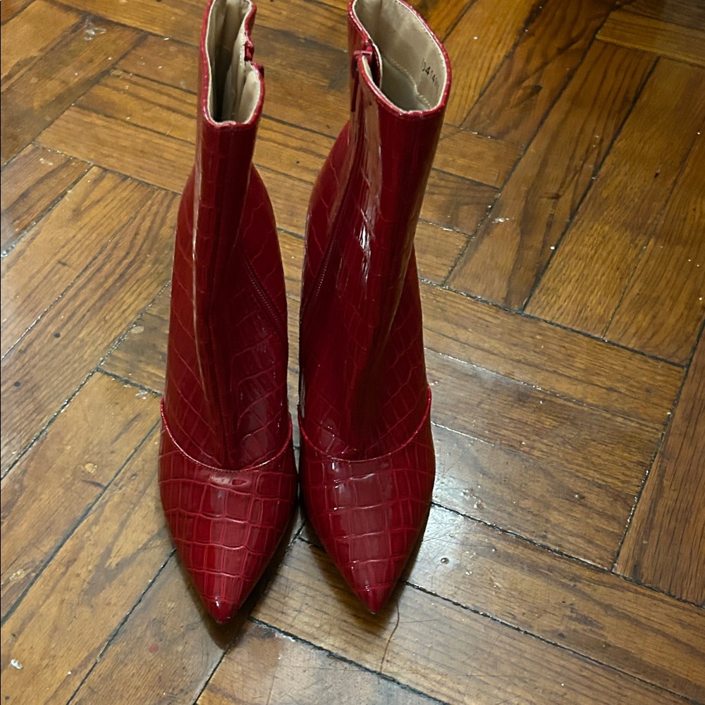 Elegant Red Croc-Embossed Ankle Boots
